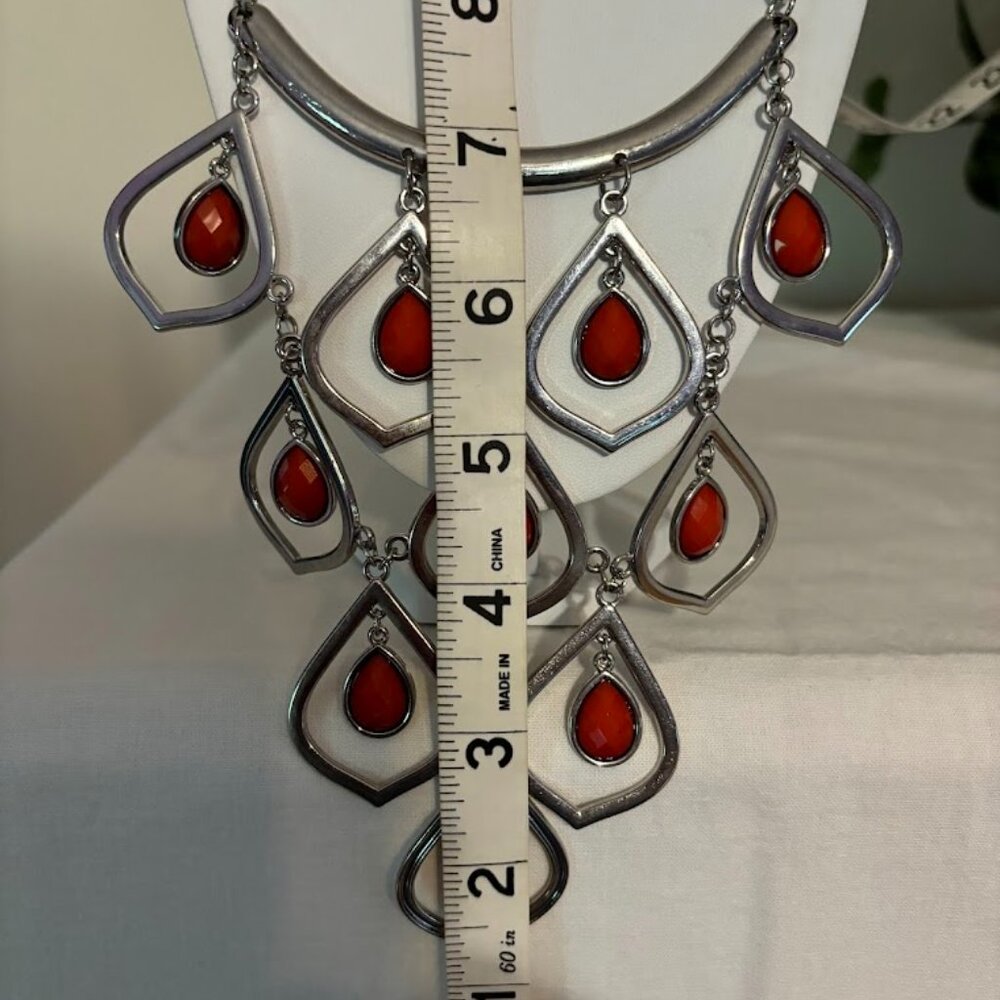 Beautiful and Unusual Red Color Necklace (21") in Silver Tone - Picture 12 of 14